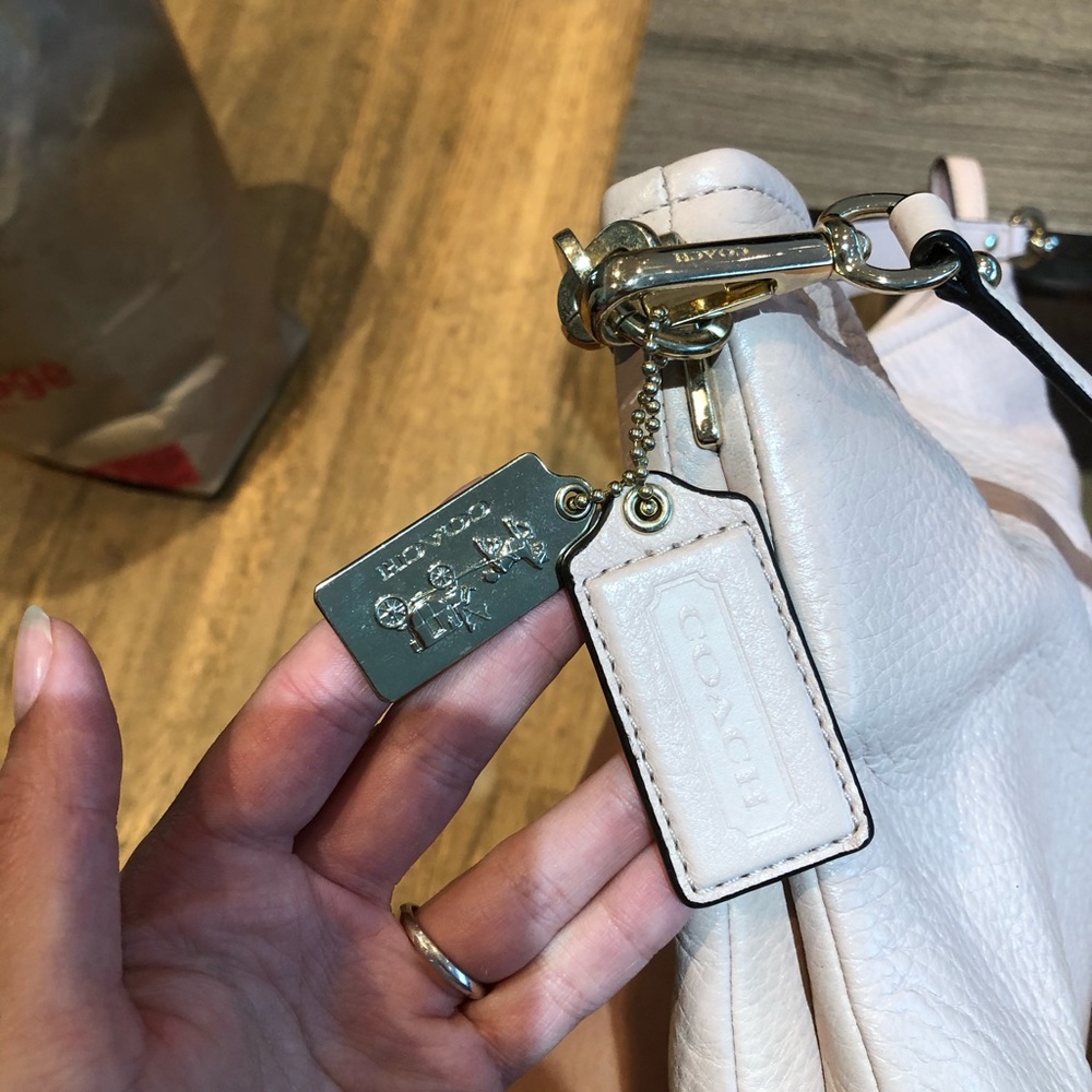 Authentic coach purse - Picture 3 of 4